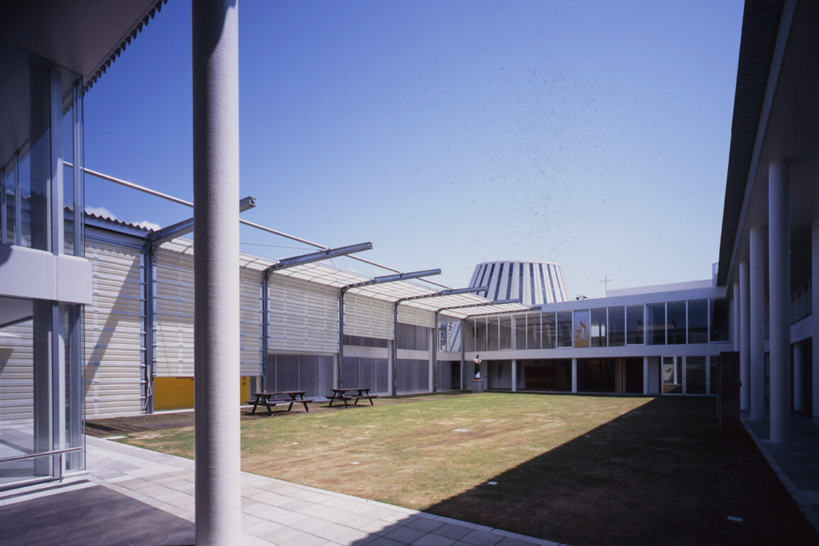 Takatori Catholic Church - Shigeru Ban